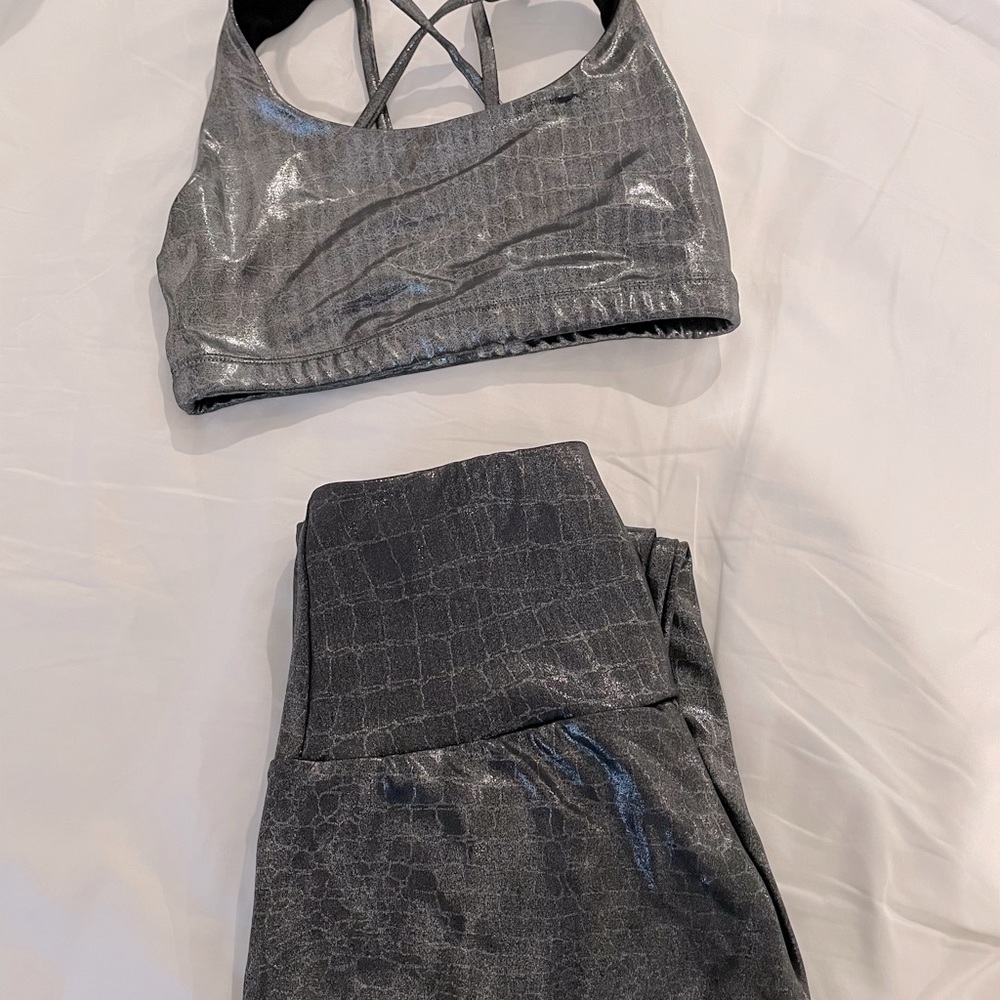 Onzie Sport Bra and Legging Metallic Snake Skin Set